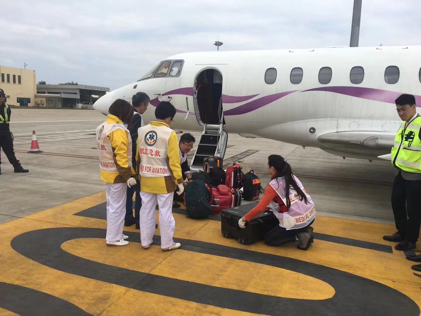 澳门香港出入境救护车出租